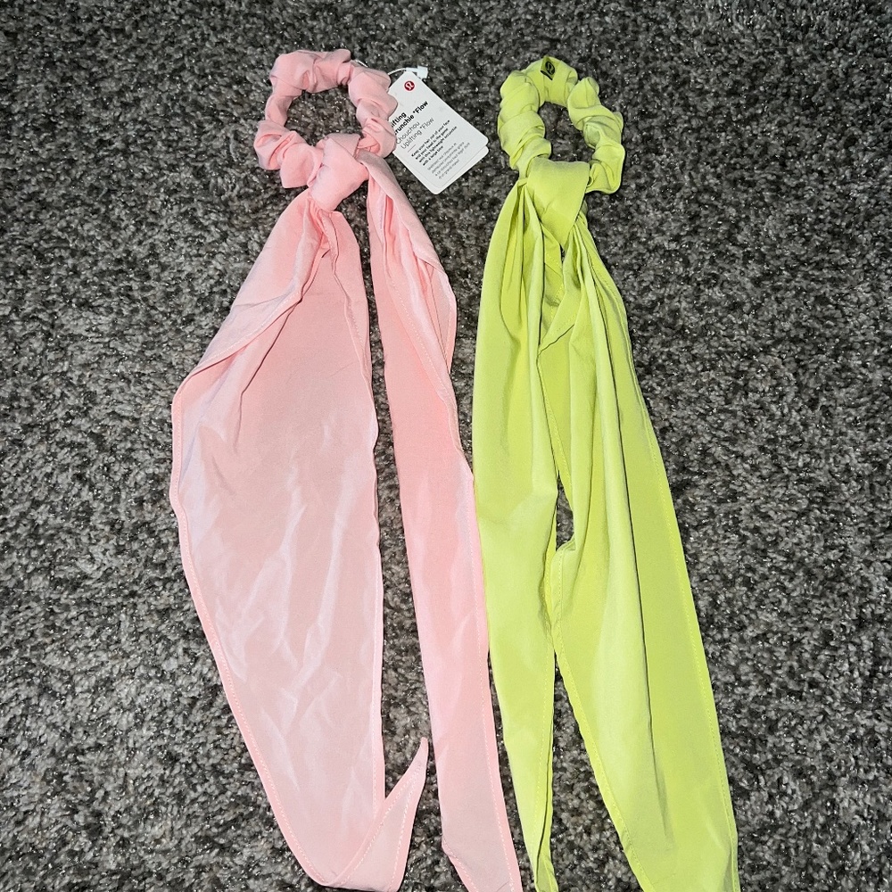Lululemon Flow Scrunchie